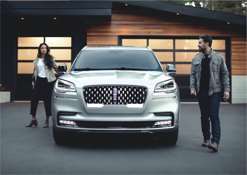 The sparkling grille of the 2023 Lincoln Aviator® Grand Touring model | Sheehy Lincoln of Gaithersburg in Gaithersburg MD