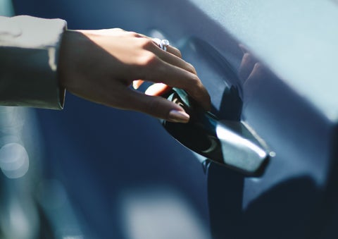 A hand gracefully grips the Light Touch Handle of a 2024 Lincoln Aviator® SUV to demonstrate its ease of use | Sheehy Lincoln of Gaithersburg in Gaithersburg MD