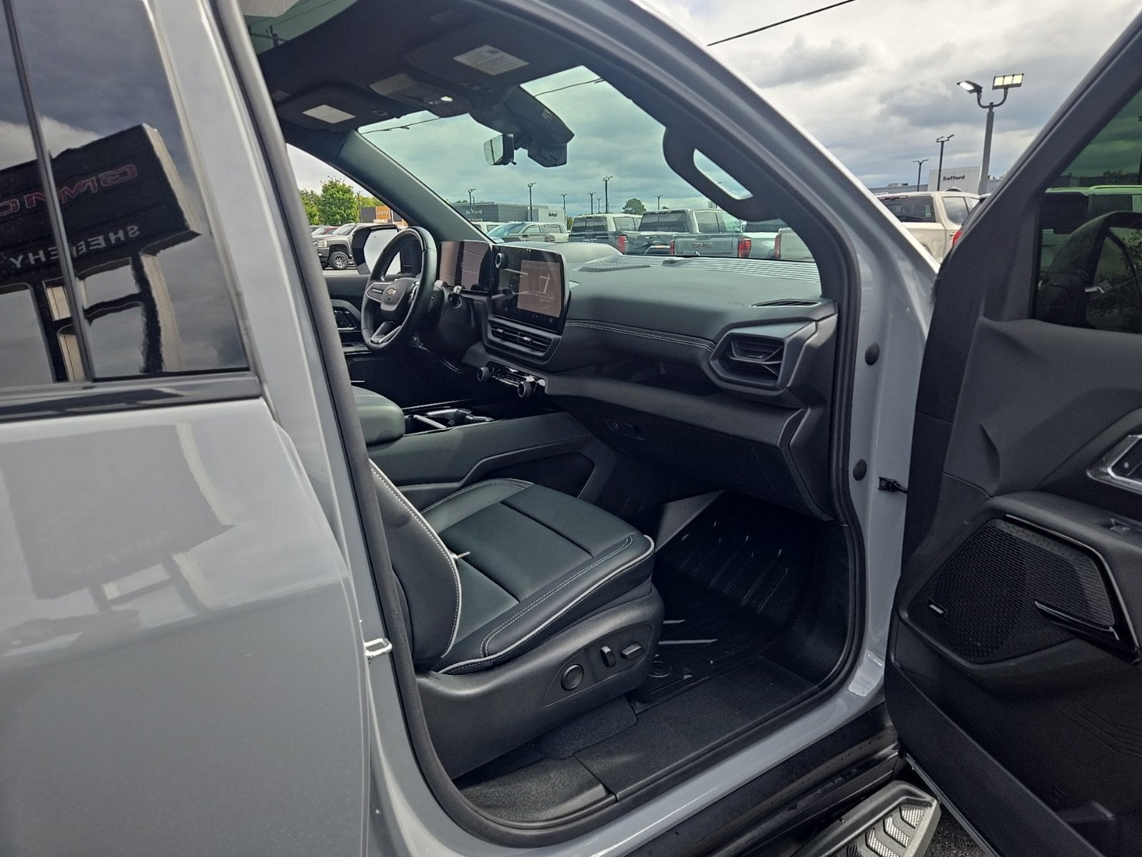 2025 Chevrolet Silverado EV LT
