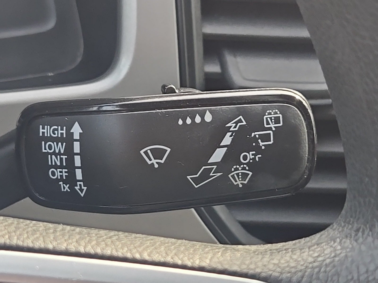 2020 Volkswagen Atlas Cross Sport 2.0T S 4Motion