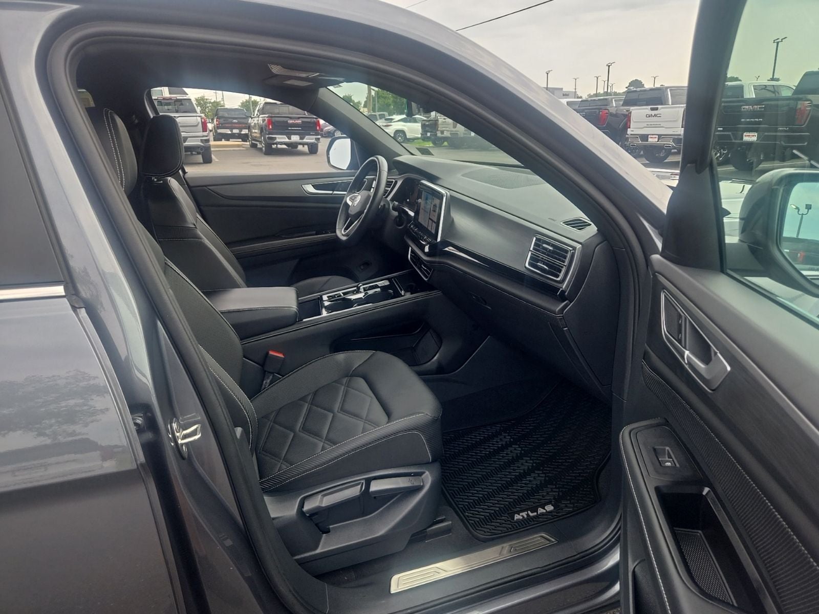 2024 Volkswagen Atlas Cross Sport 2.0T SE w/Technology