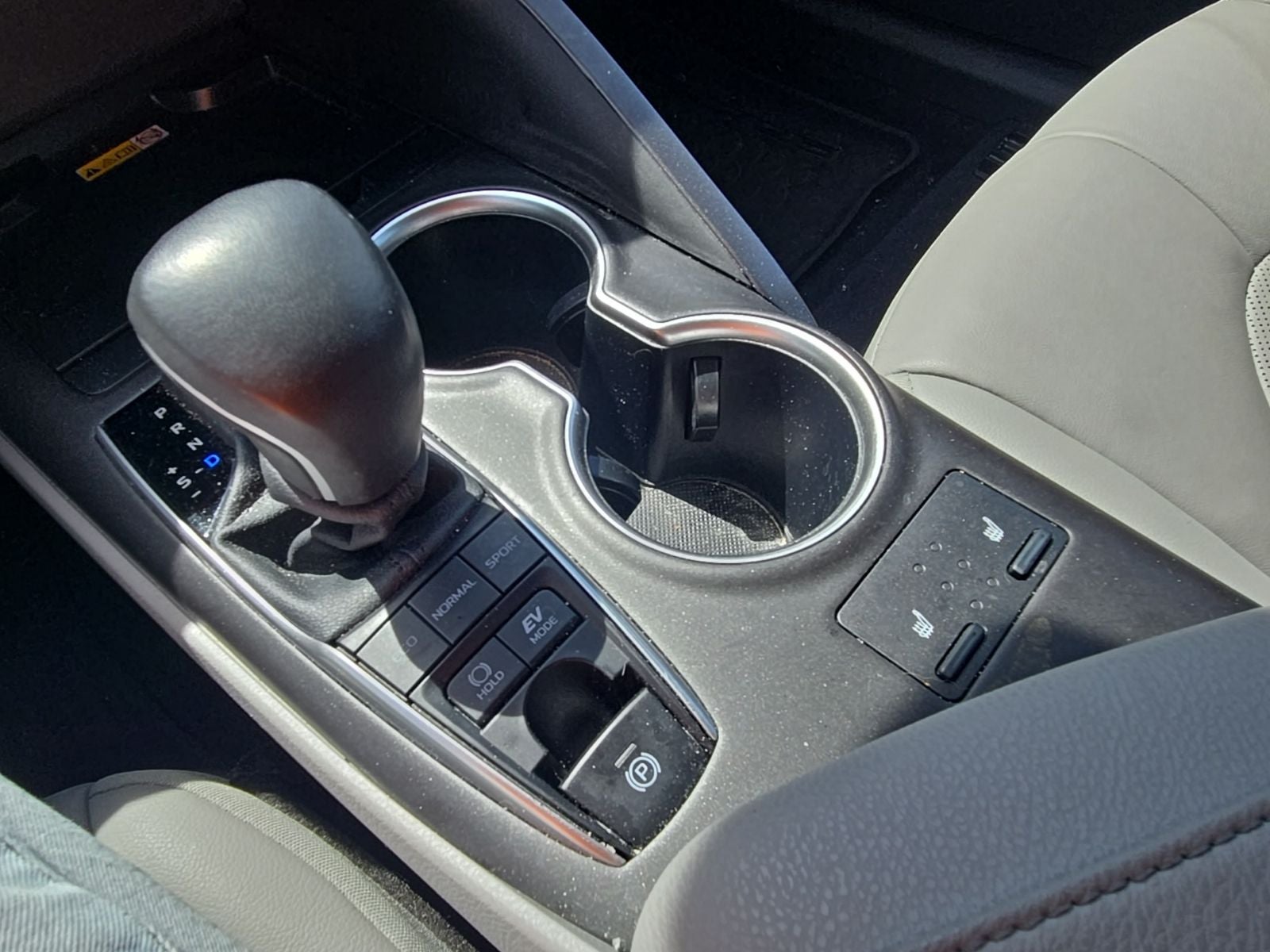 2024 Toyota Camry Hybrid XLE