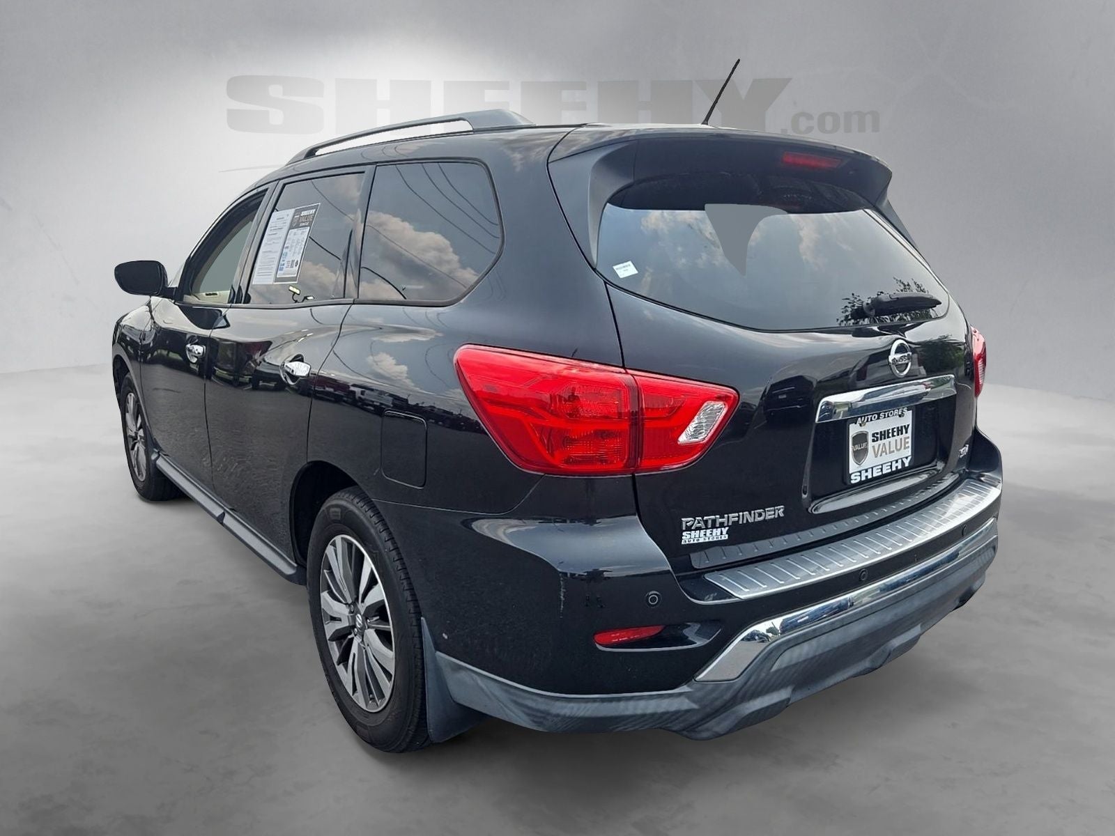 2017 Nissan Pathfinder SV