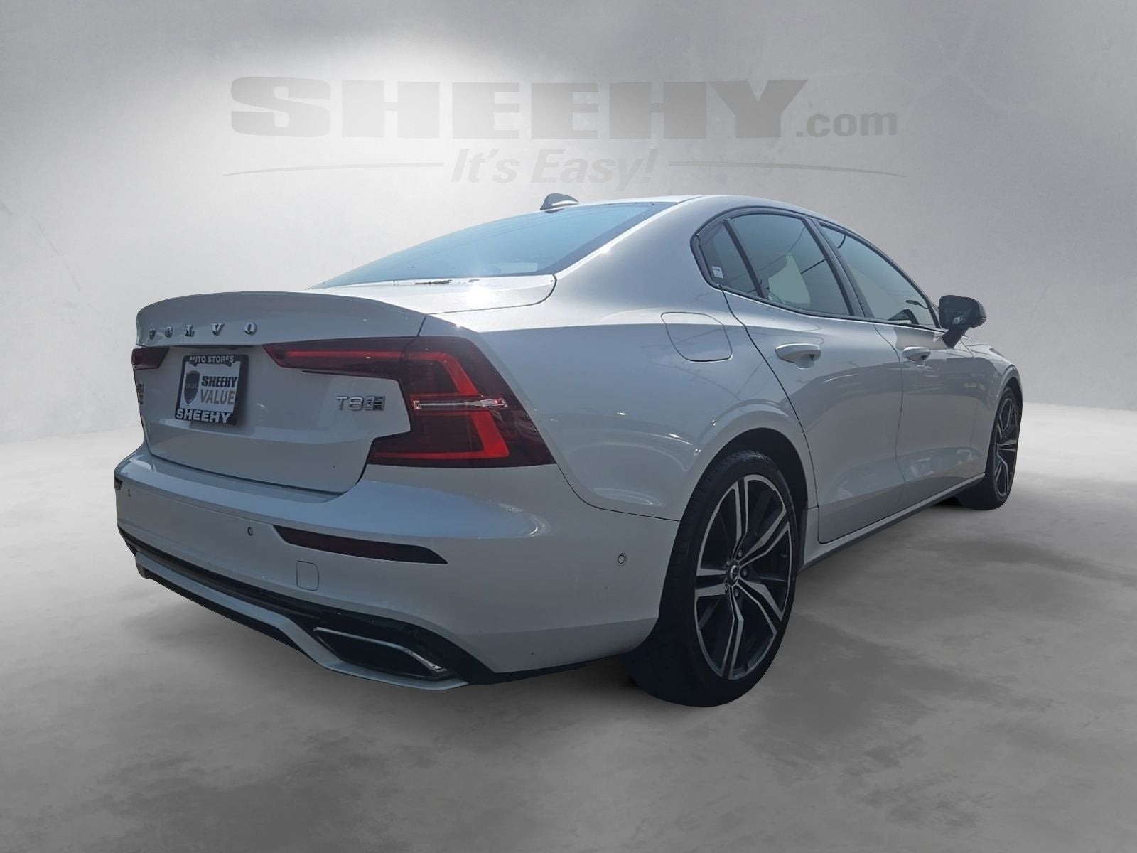 2019 Volvo S60 Hybrid T8 R-Design