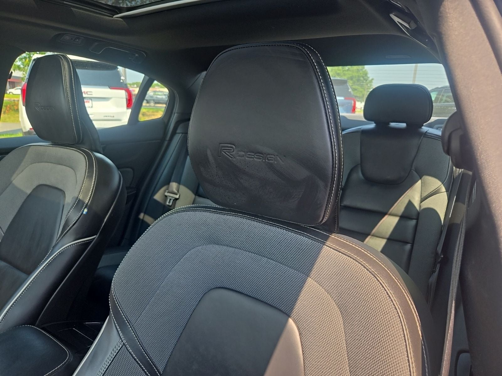 2019 Volvo S60 Hybrid T8 R-Design