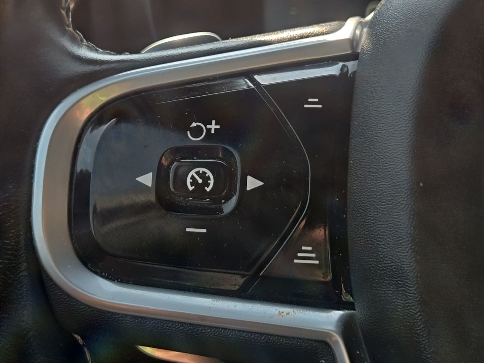 2019 Volvo S60 Hybrid T8 R-Design