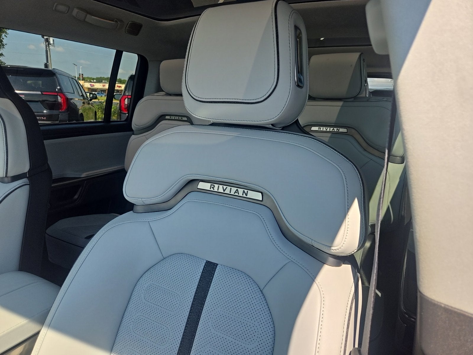 2023 Rivian R1S Adventure Quad Motor Large Pack
