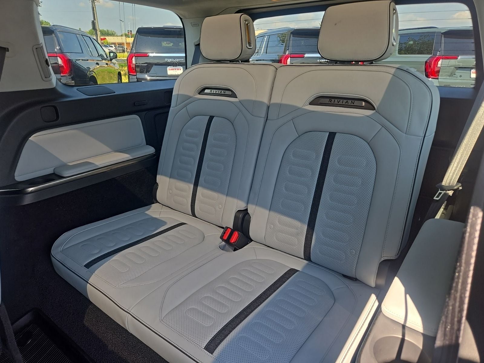 2023 Rivian R1S Adventure Quad Motor Large Pack