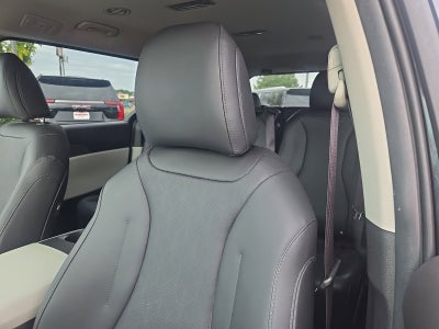 2023 Kia Carnival LX Seat Package