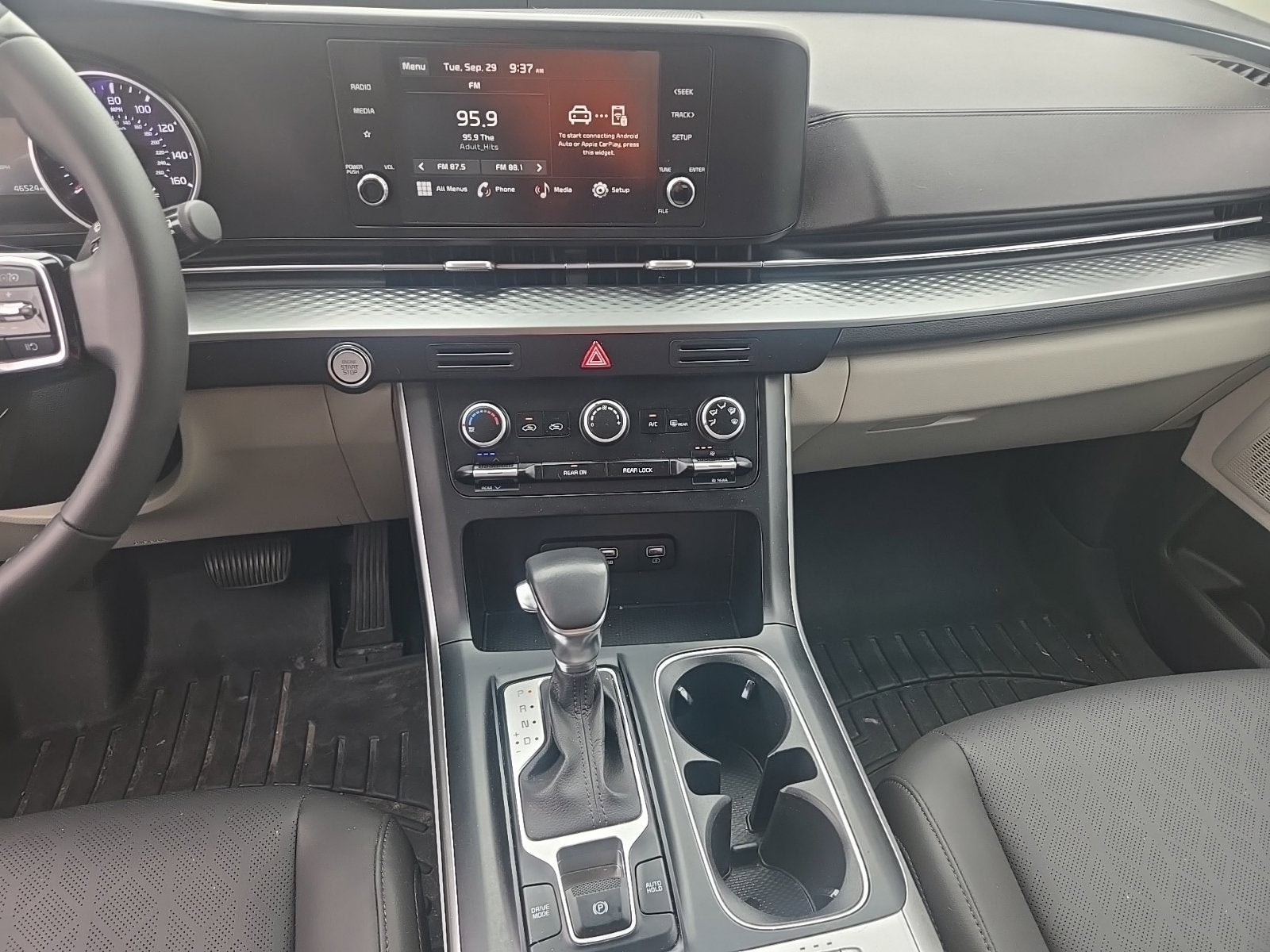 2023 Kia Carnival LX Seat Package