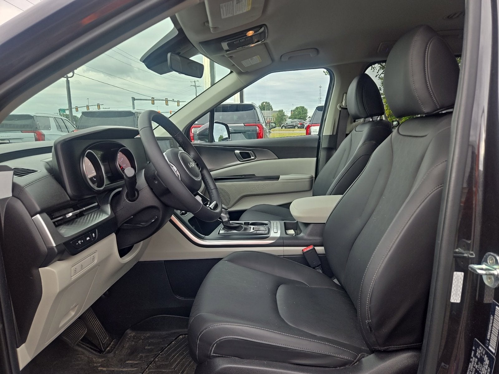2023 Kia Carnival LX Seat Package