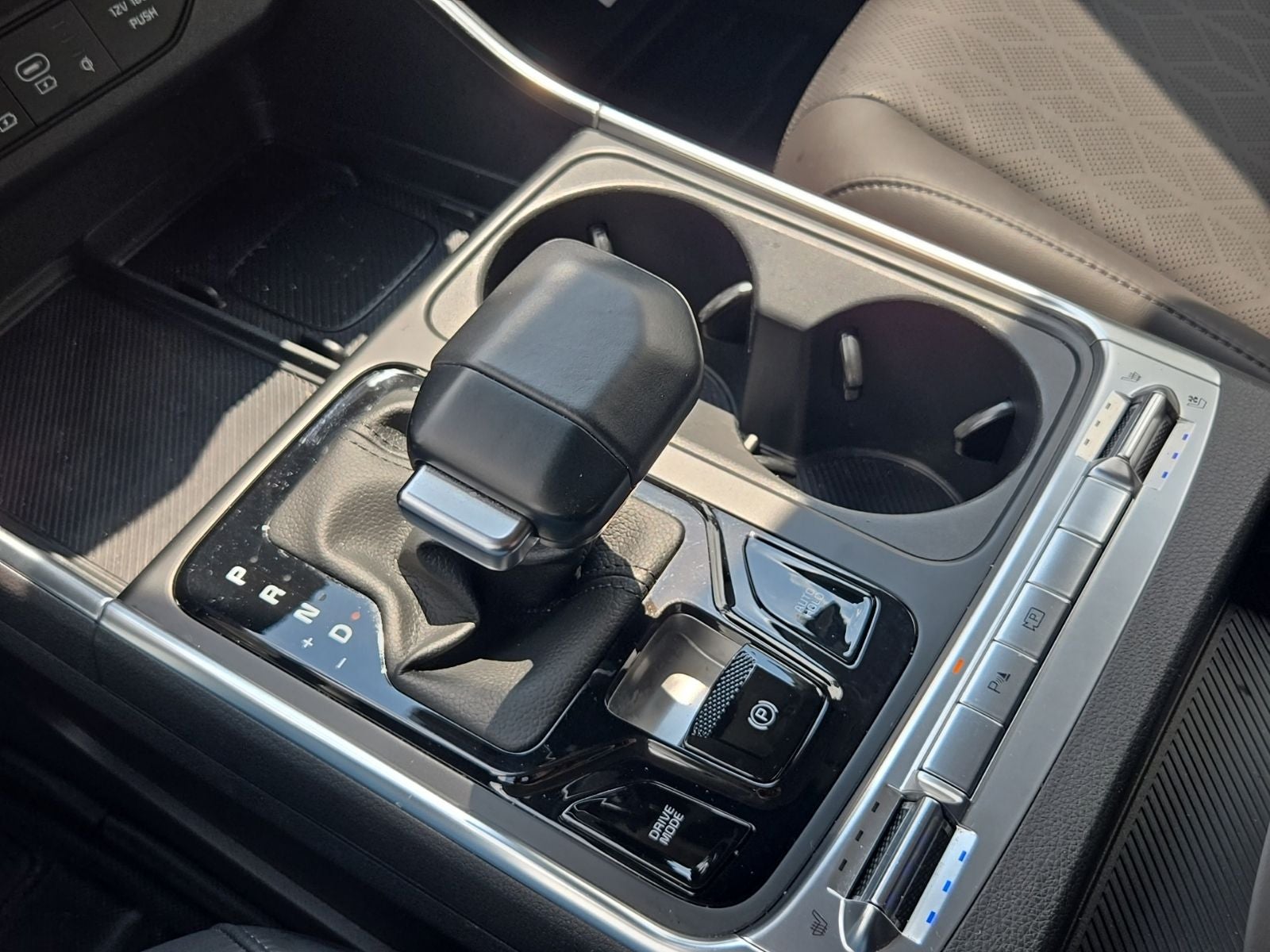 2025 Kia Carnival SX