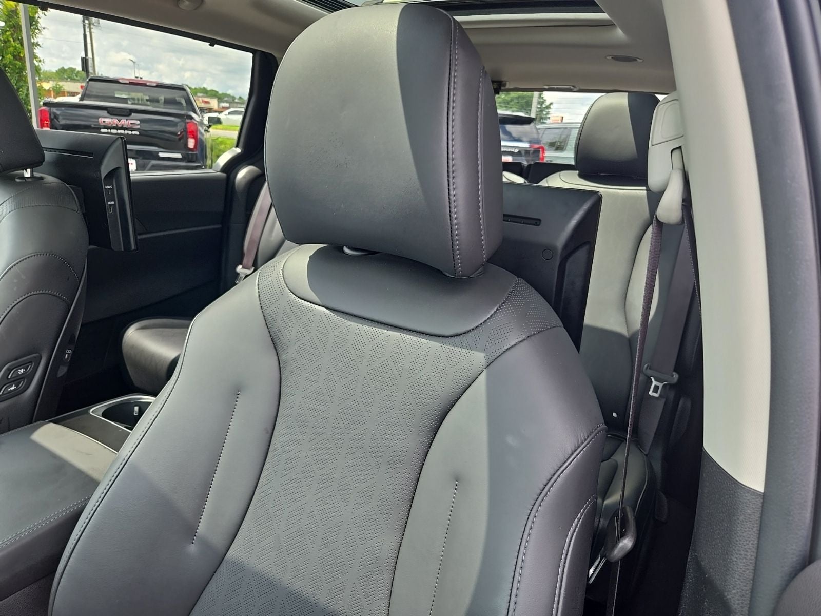 2025 Kia Carnival SX