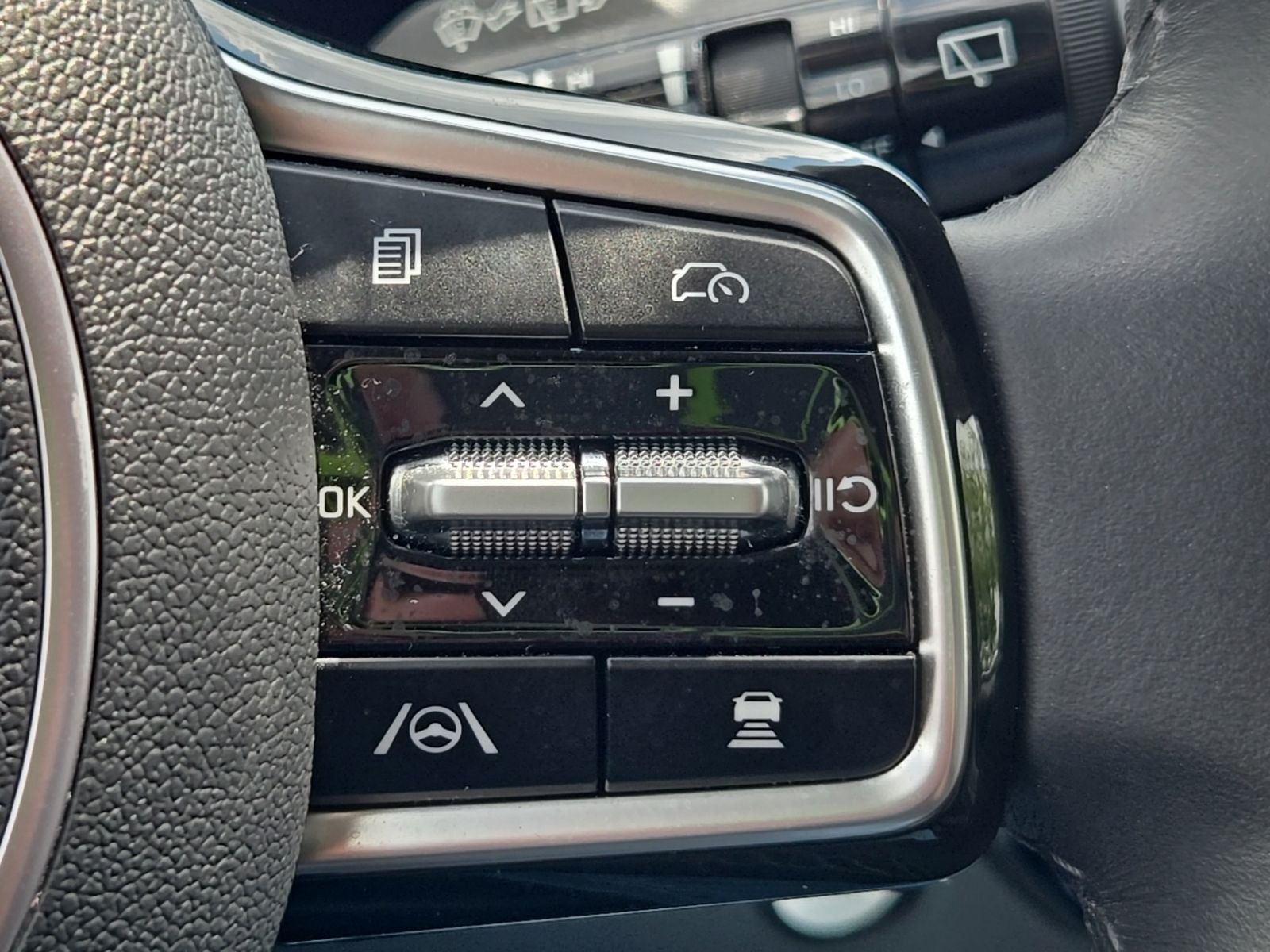 2025 Kia Carnival SX