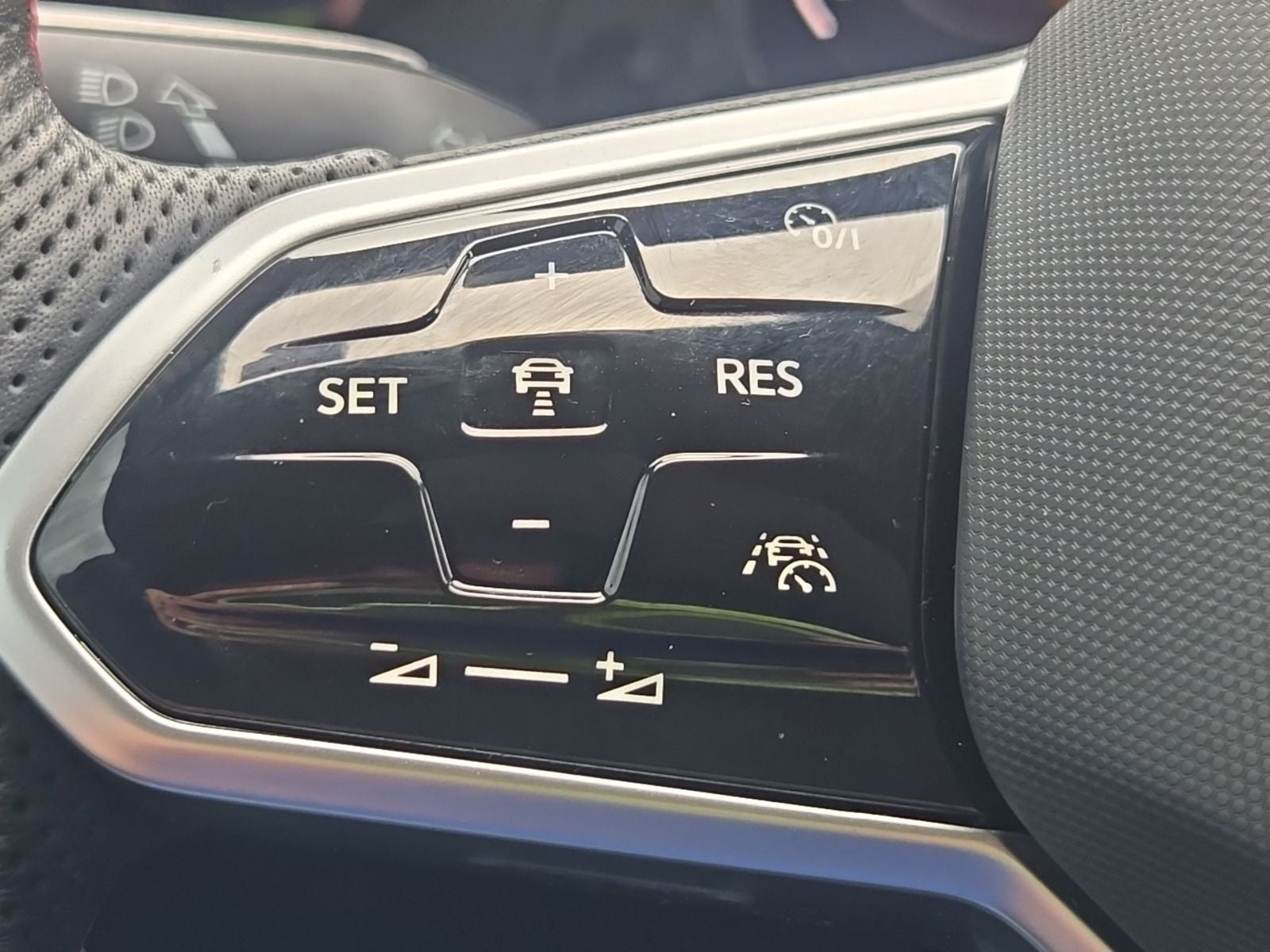 2024 Volkswagen Golf GTI 2.0T SE