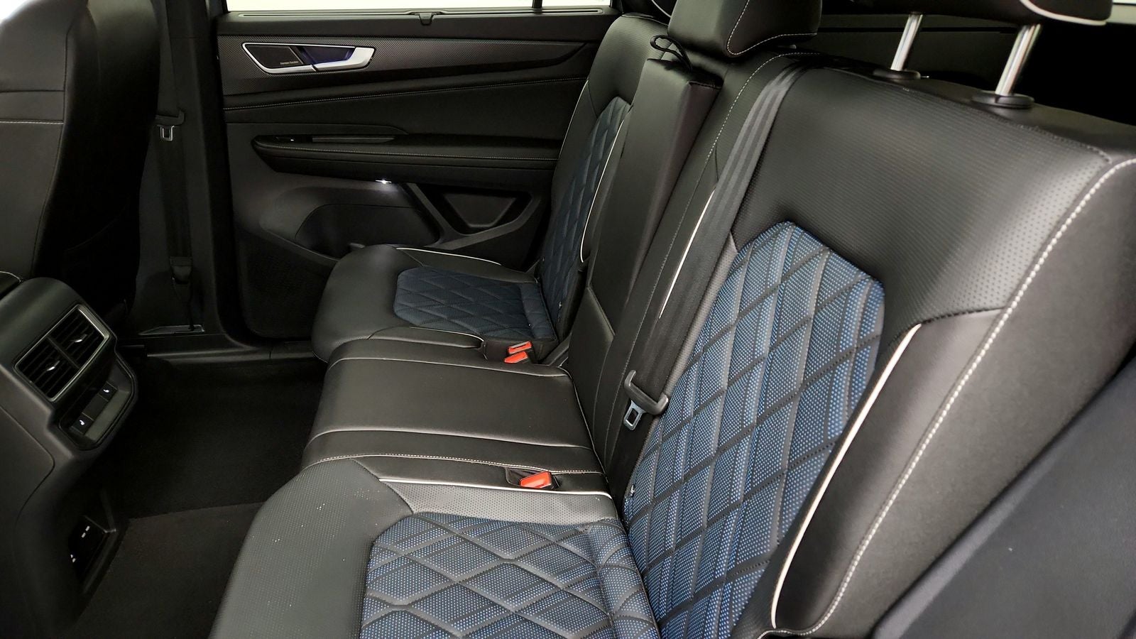 2025 Volkswagen Atlas Cross Sport 2.0T SEL Premium R-Line