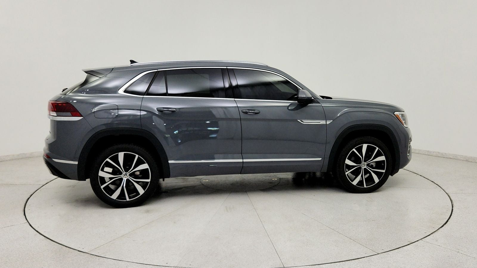 2025 Volkswagen Atlas Cross Sport 2.0T SEL Premium R-Line