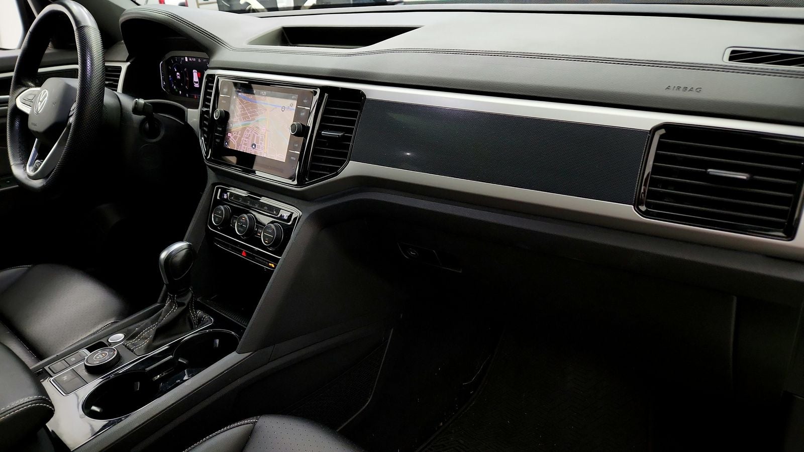 2023 Volkswagen Atlas Cross Sport 2.0T SEL R-Line Black
