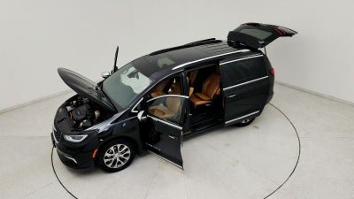 2023 Chrysler Pacifica Hybrid Pinnacle