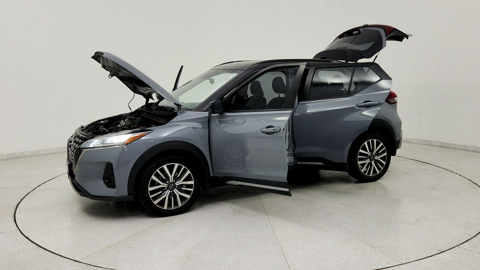 2023 Nissan Kicks SR