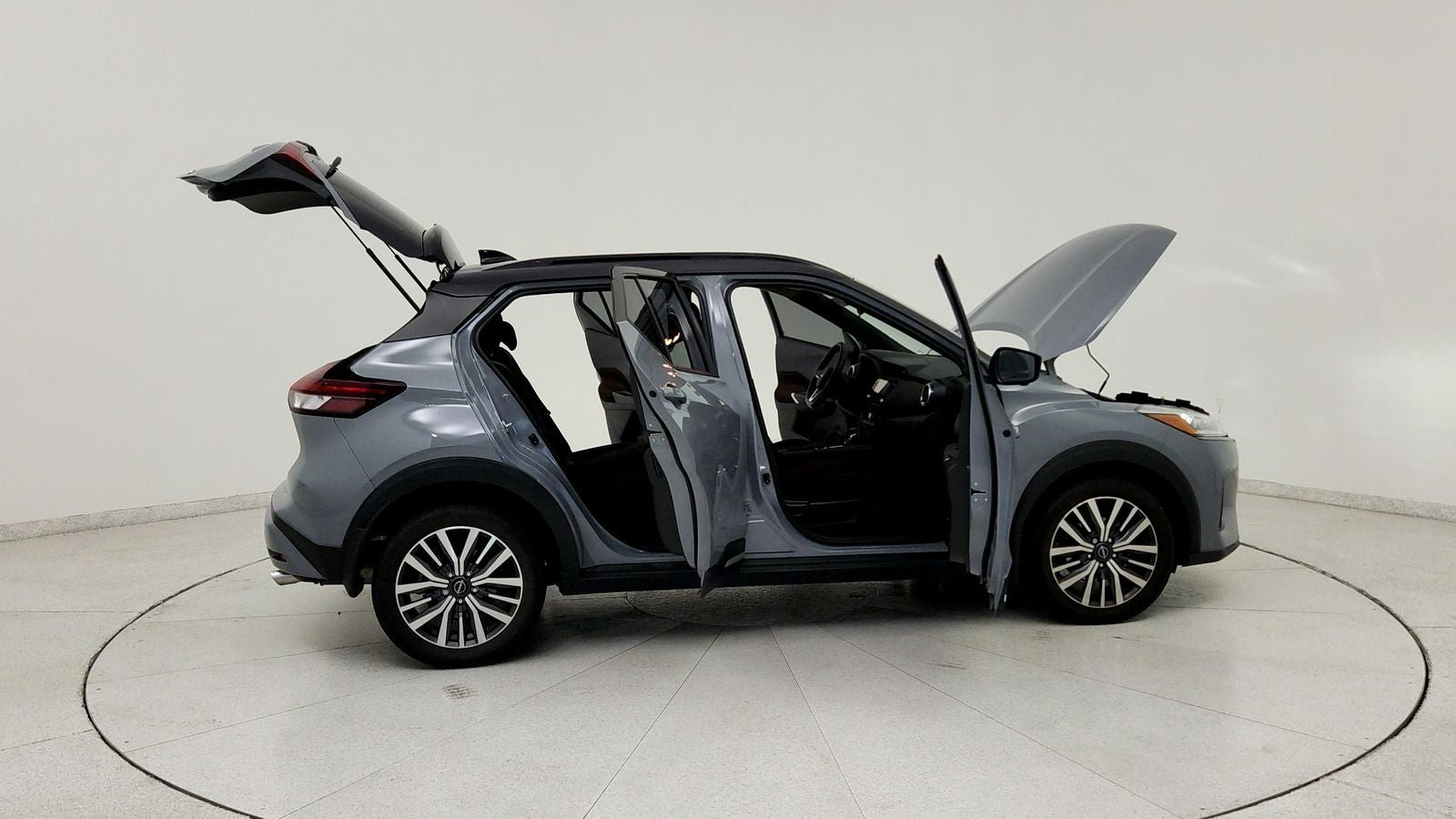 2023 Nissan Kicks SR