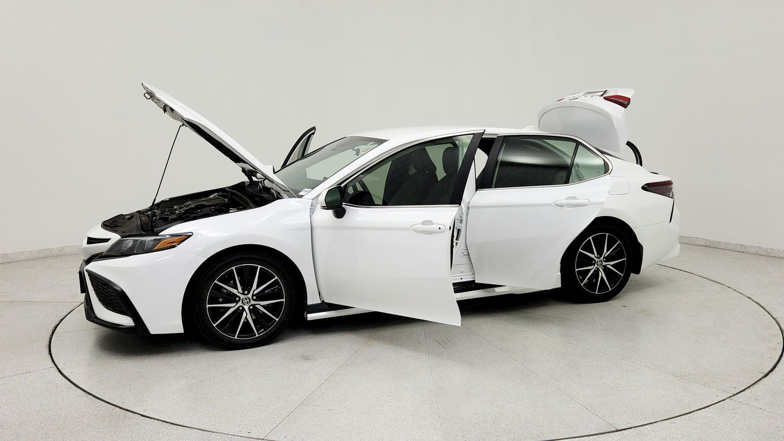 2024 Toyota Camry Hybrid SE