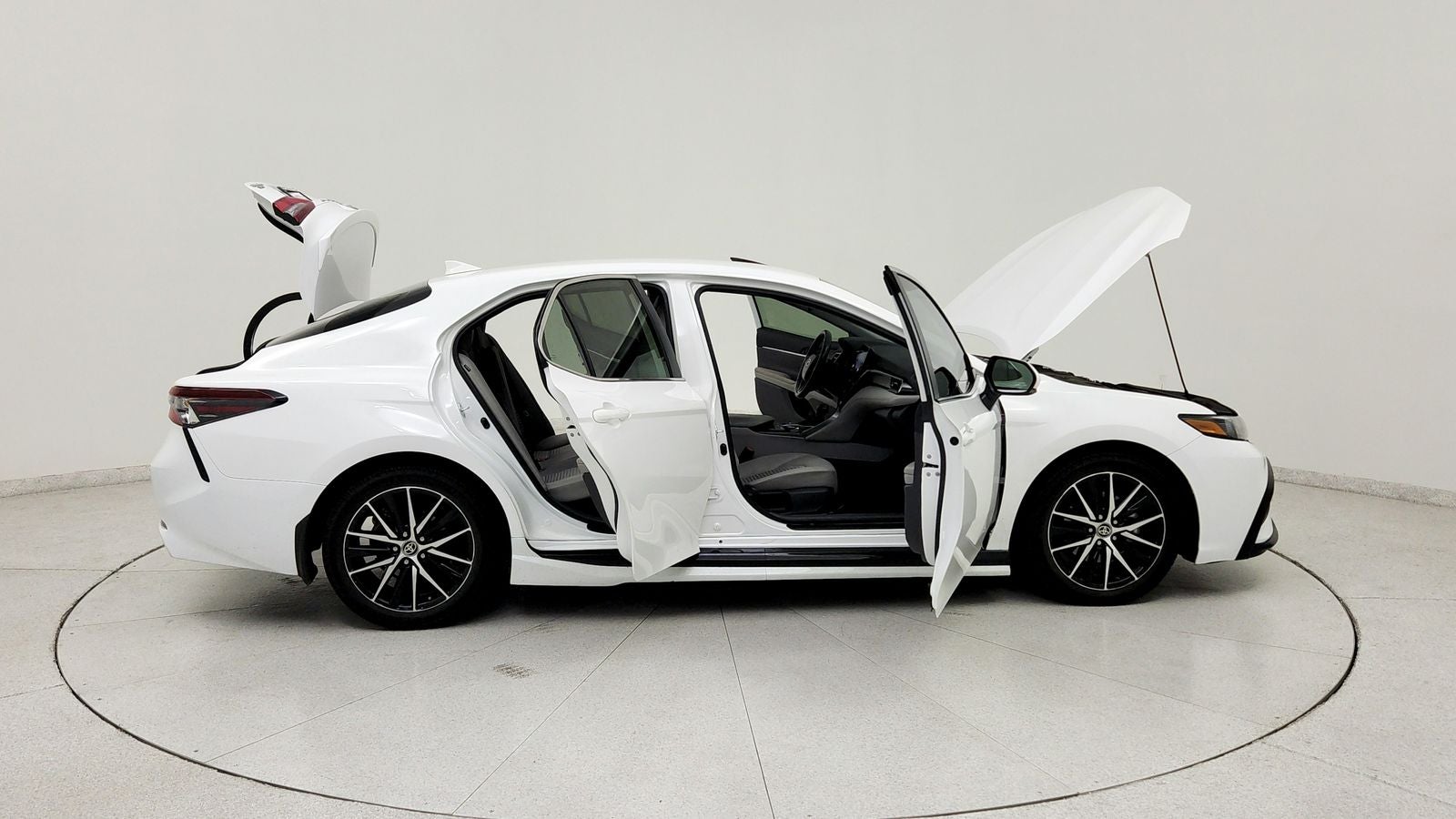 2024 Toyota Camry Hybrid SE