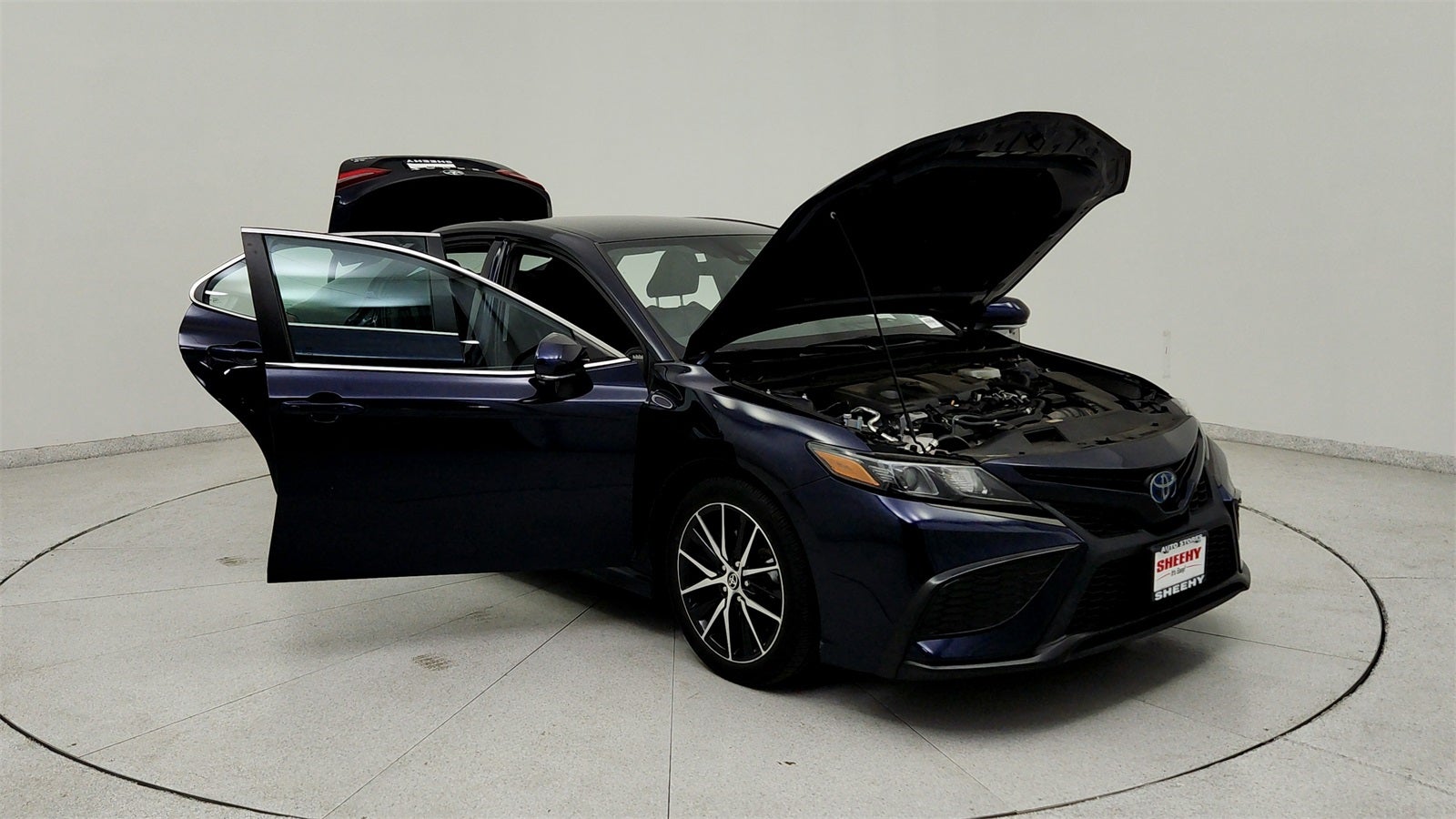 2022 Toyota Camry Hybrid SE