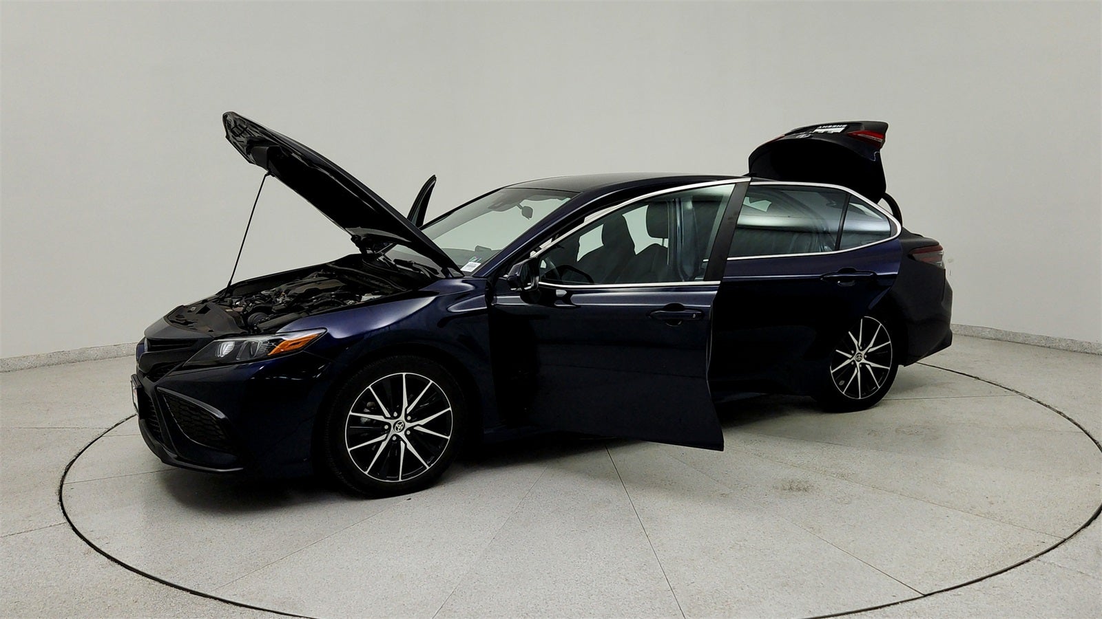 2022 Toyota Camry Hybrid SE