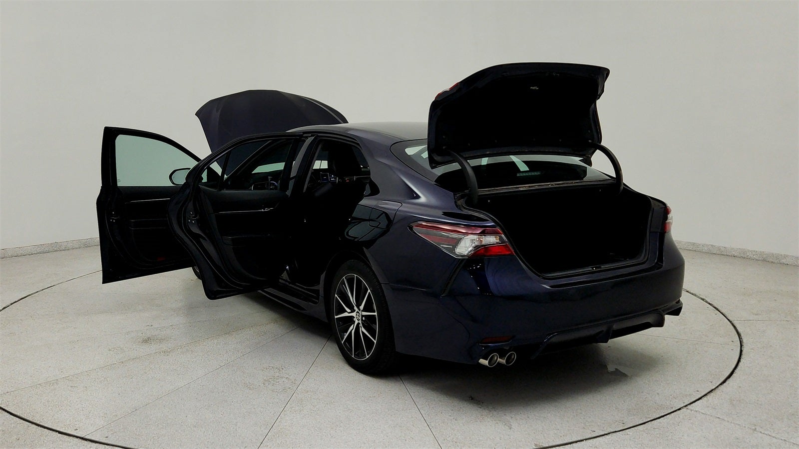 2022 Toyota Camry Hybrid SE