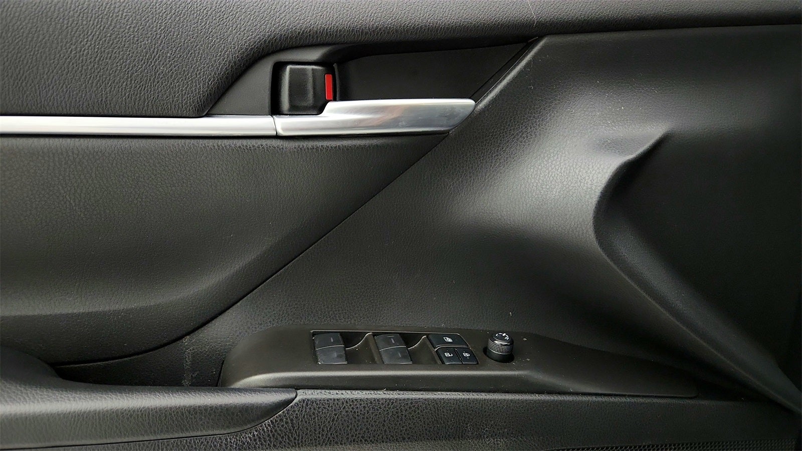 2022 Toyota Camry Hybrid SE