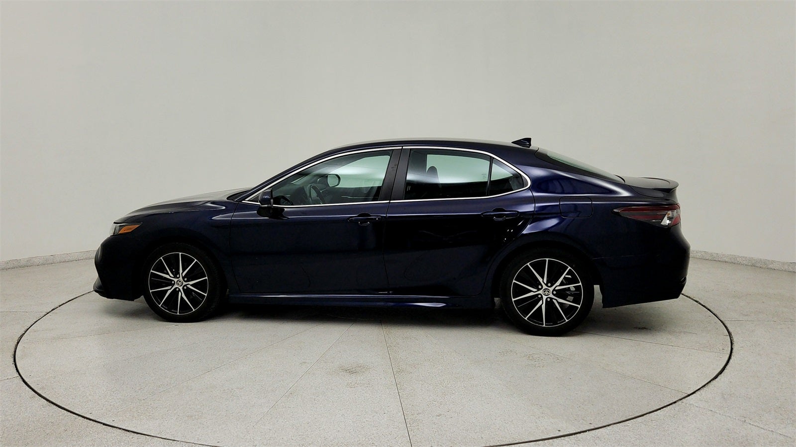 2022 Toyota Camry Hybrid SE