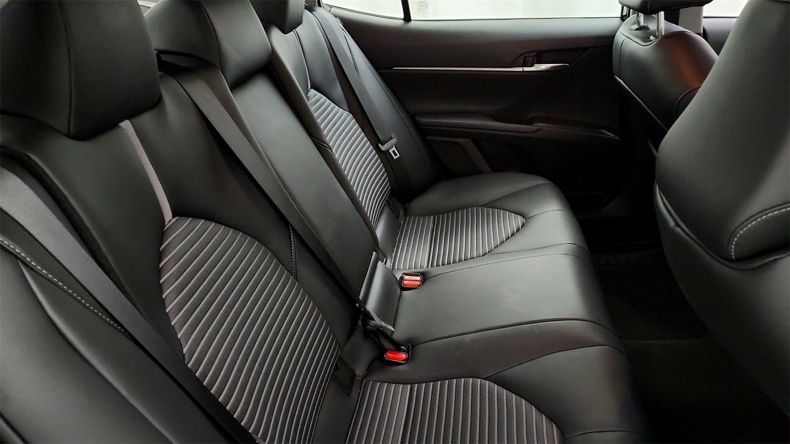 2022 Toyota Camry Hybrid SE