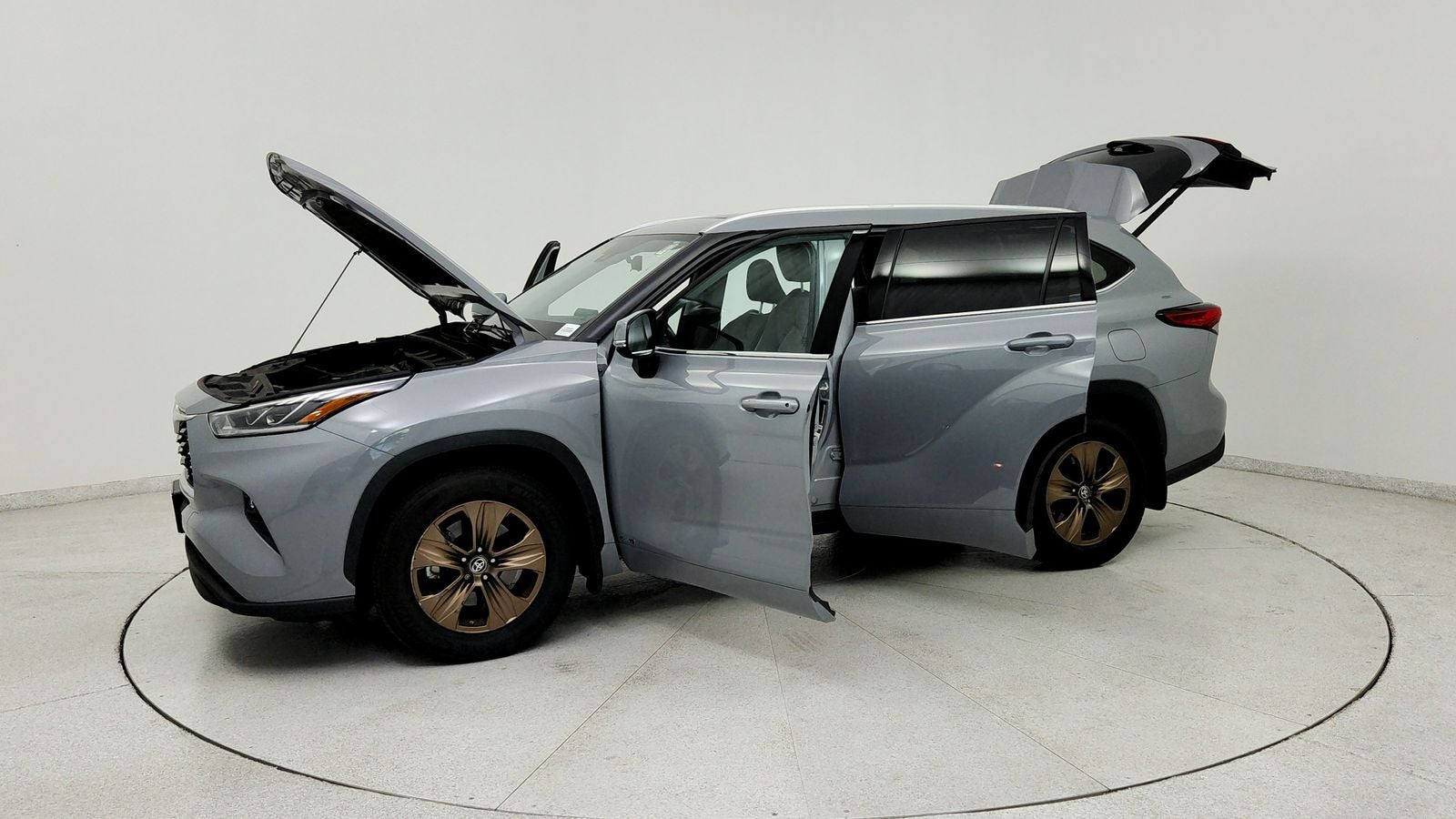 2022 Toyota Highlander Hybrid Bronze Edition