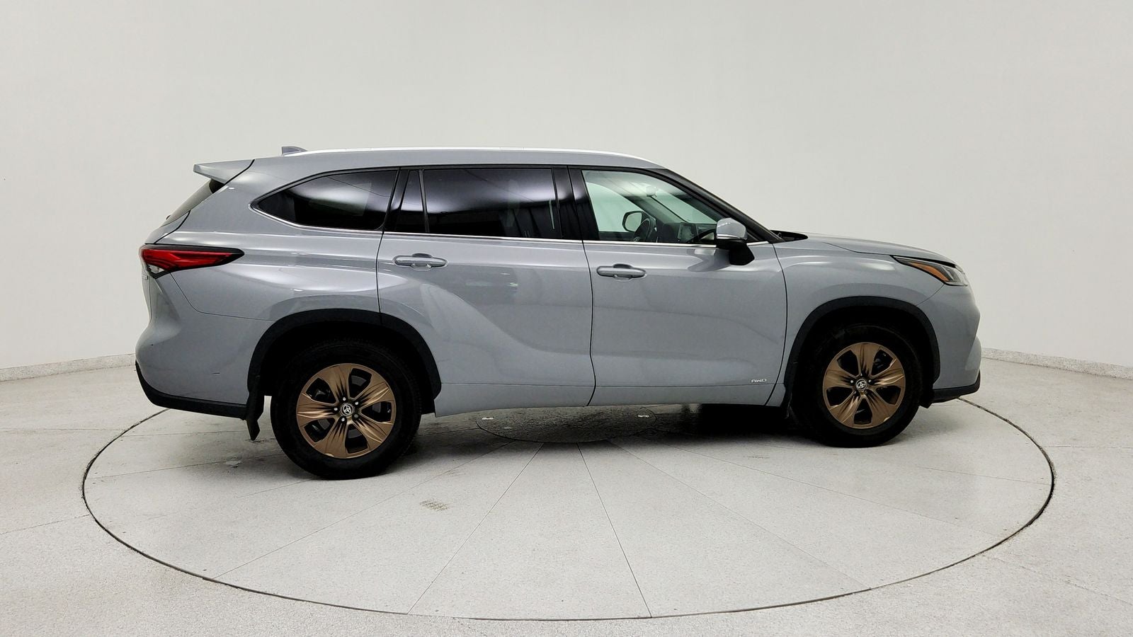 2022 Toyota Highlander Hybrid Bronze Edition