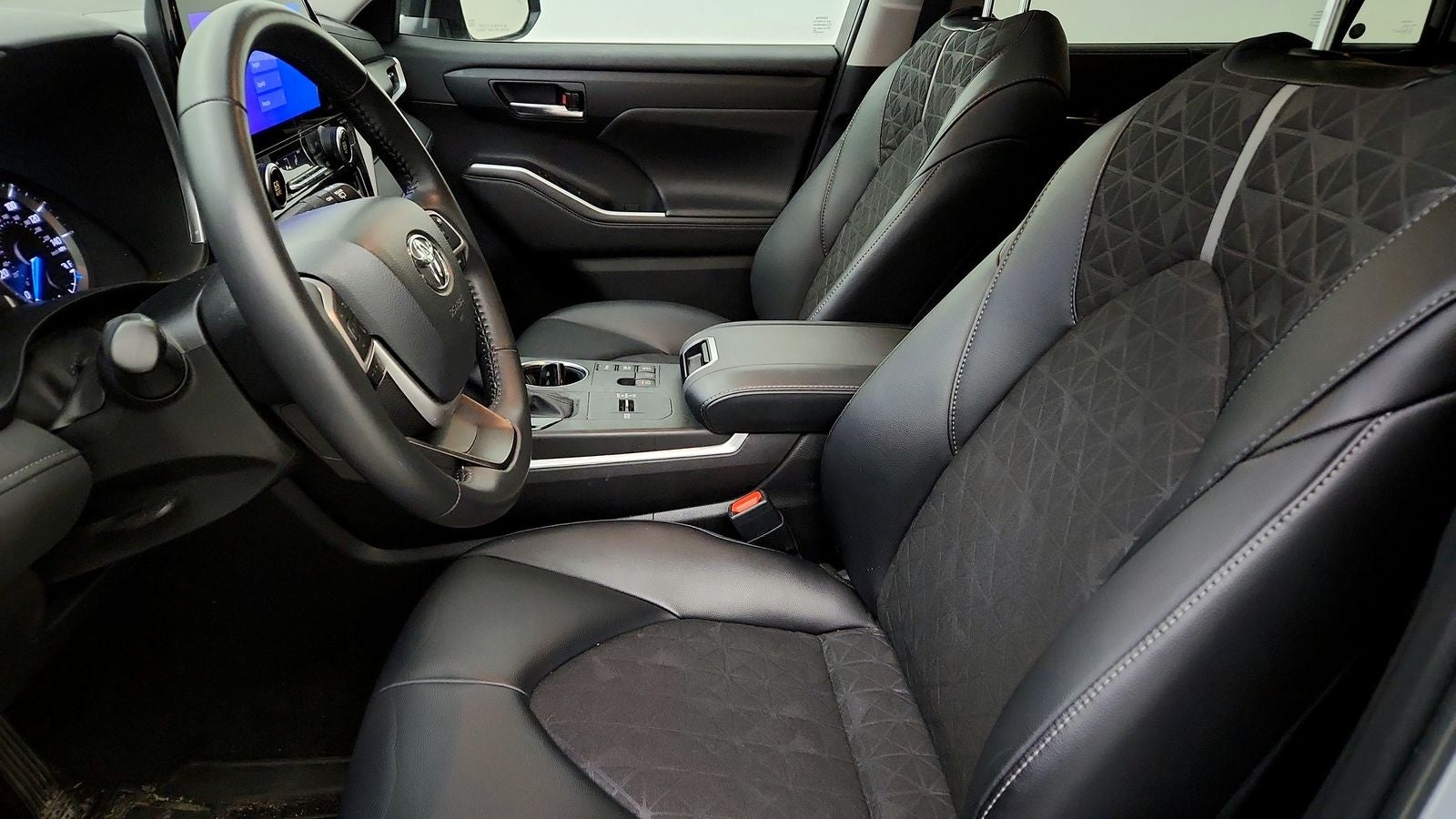 2024 Toyota Highlander Hybrid XLE