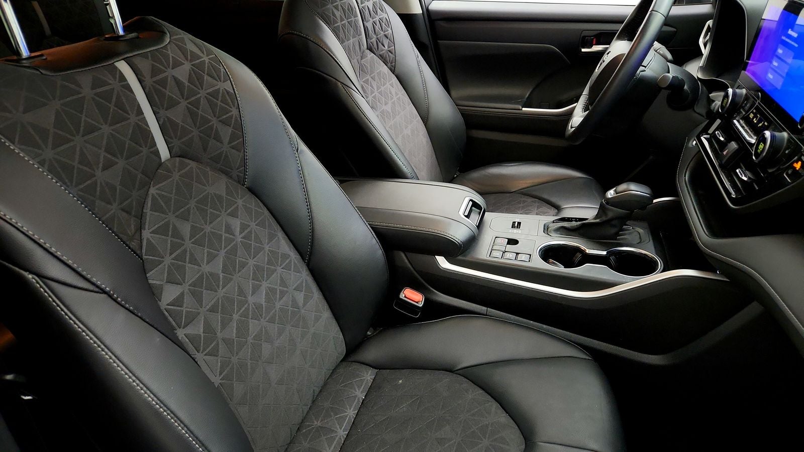 2024 Toyota Highlander Hybrid XLE