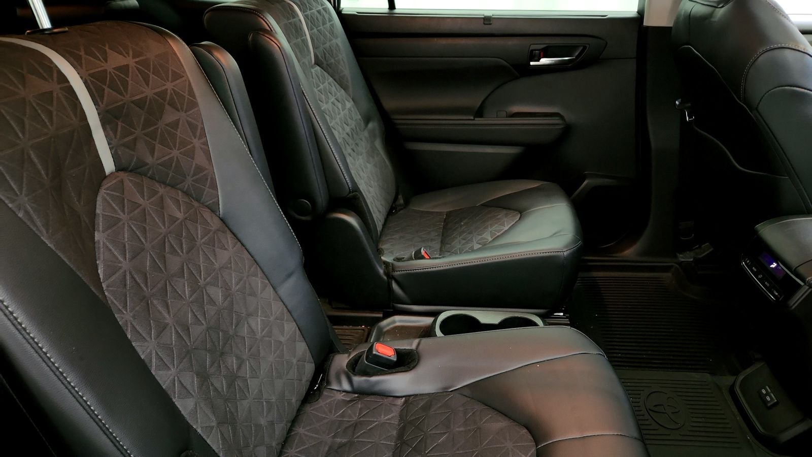 2024 Toyota Highlander Hybrid XLE