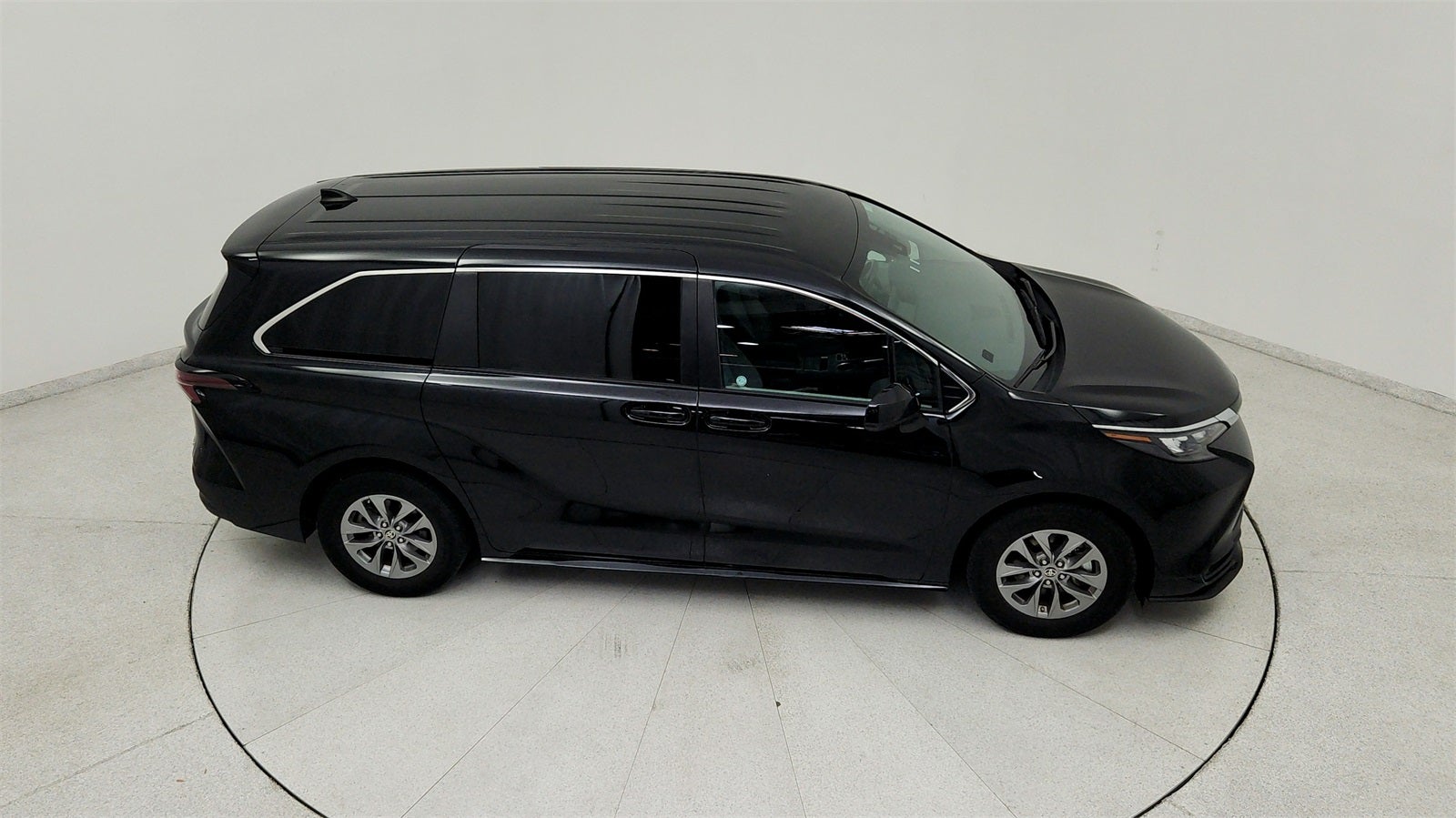 2024 Toyota Sienna LE 8 Passenger