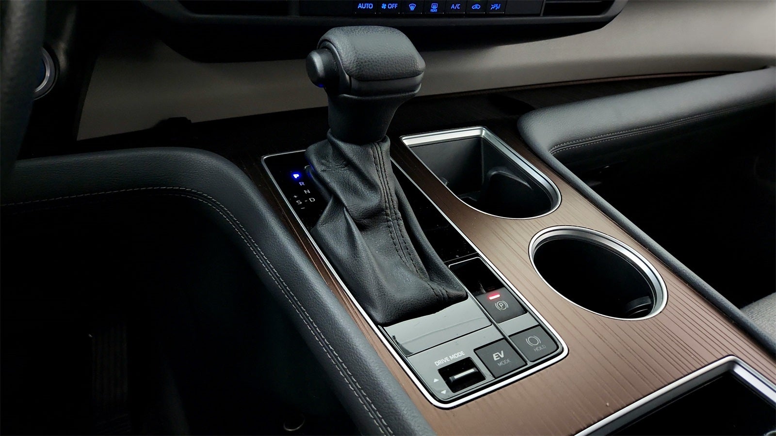 2024 Toyota Sienna LE 8 Passenger