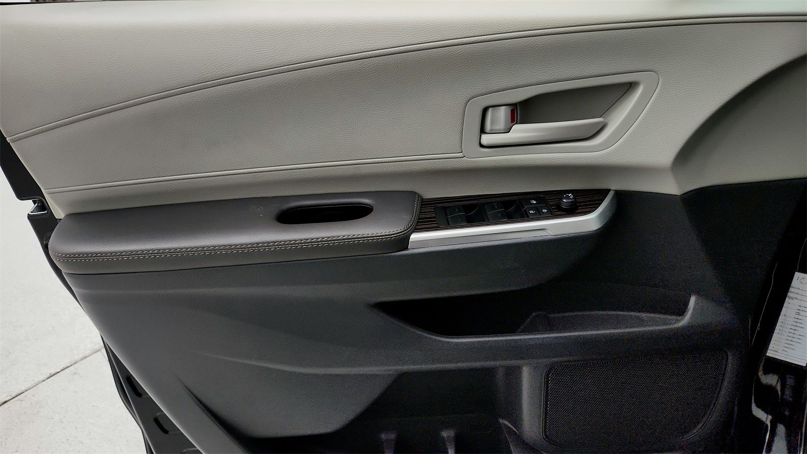 2024 Toyota Sienna LE 8 Passenger