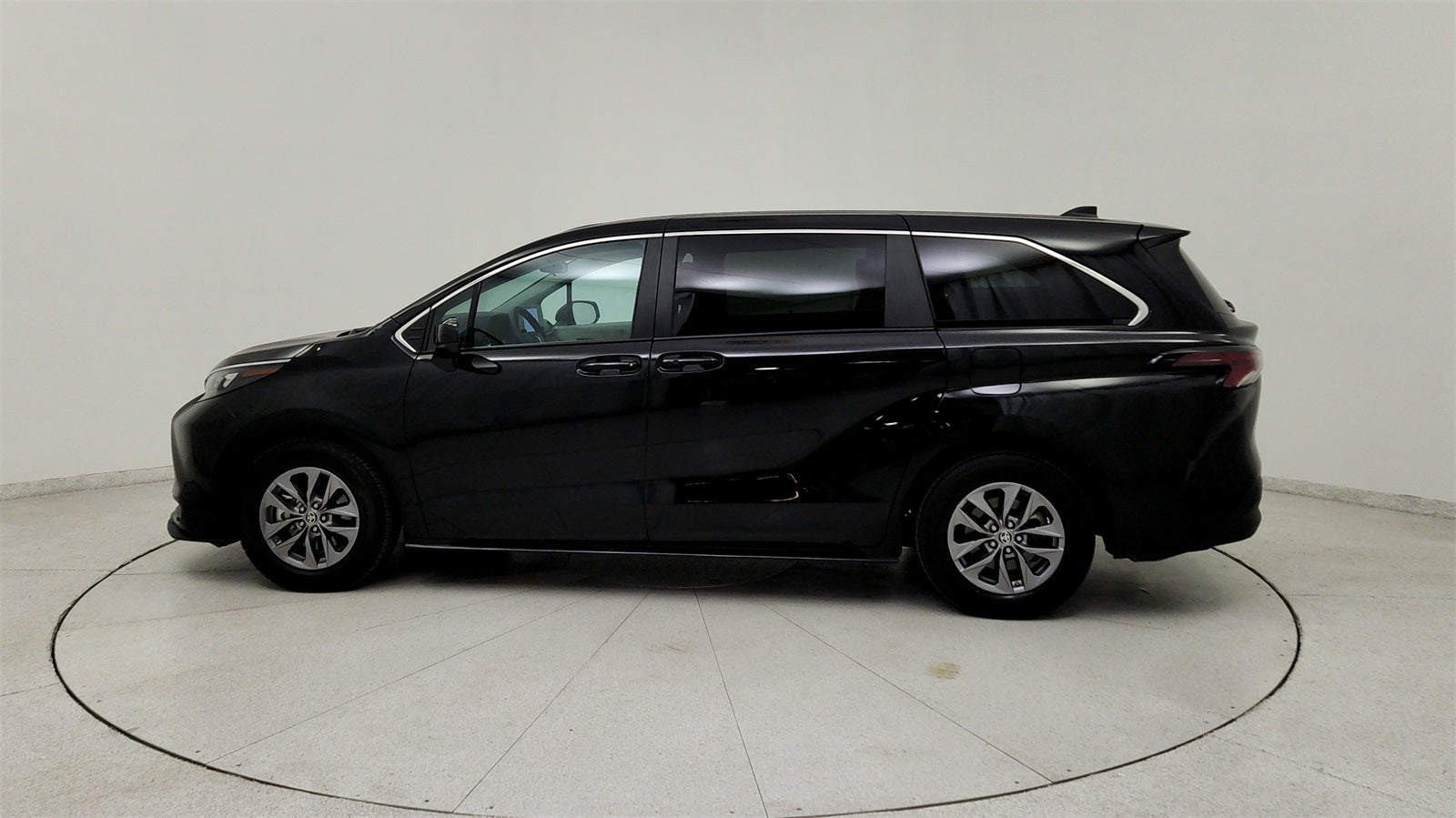 2024 Toyota Sienna LE 8 Passenger
