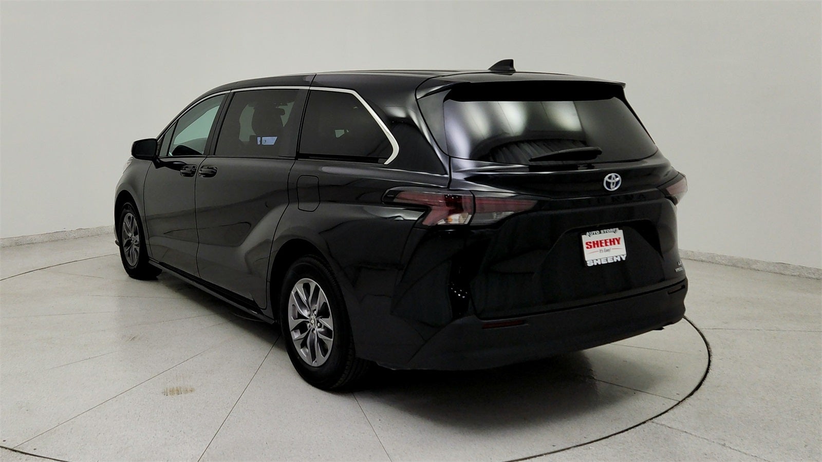 2024 Toyota Sienna LE 8 Passenger