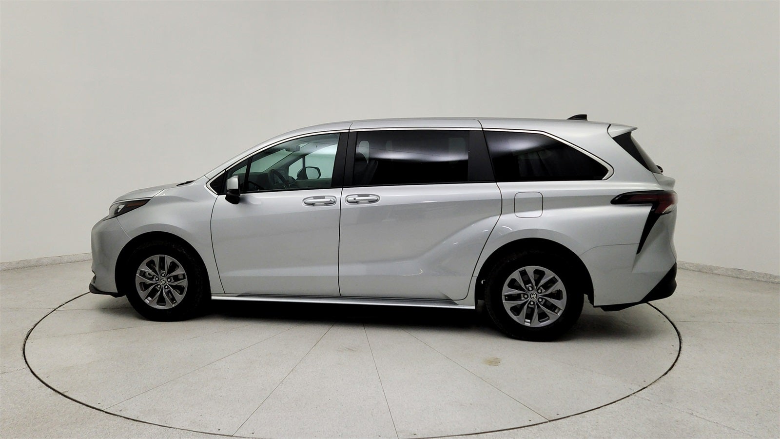 2024 Toyota Sienna LE 8 Passenger