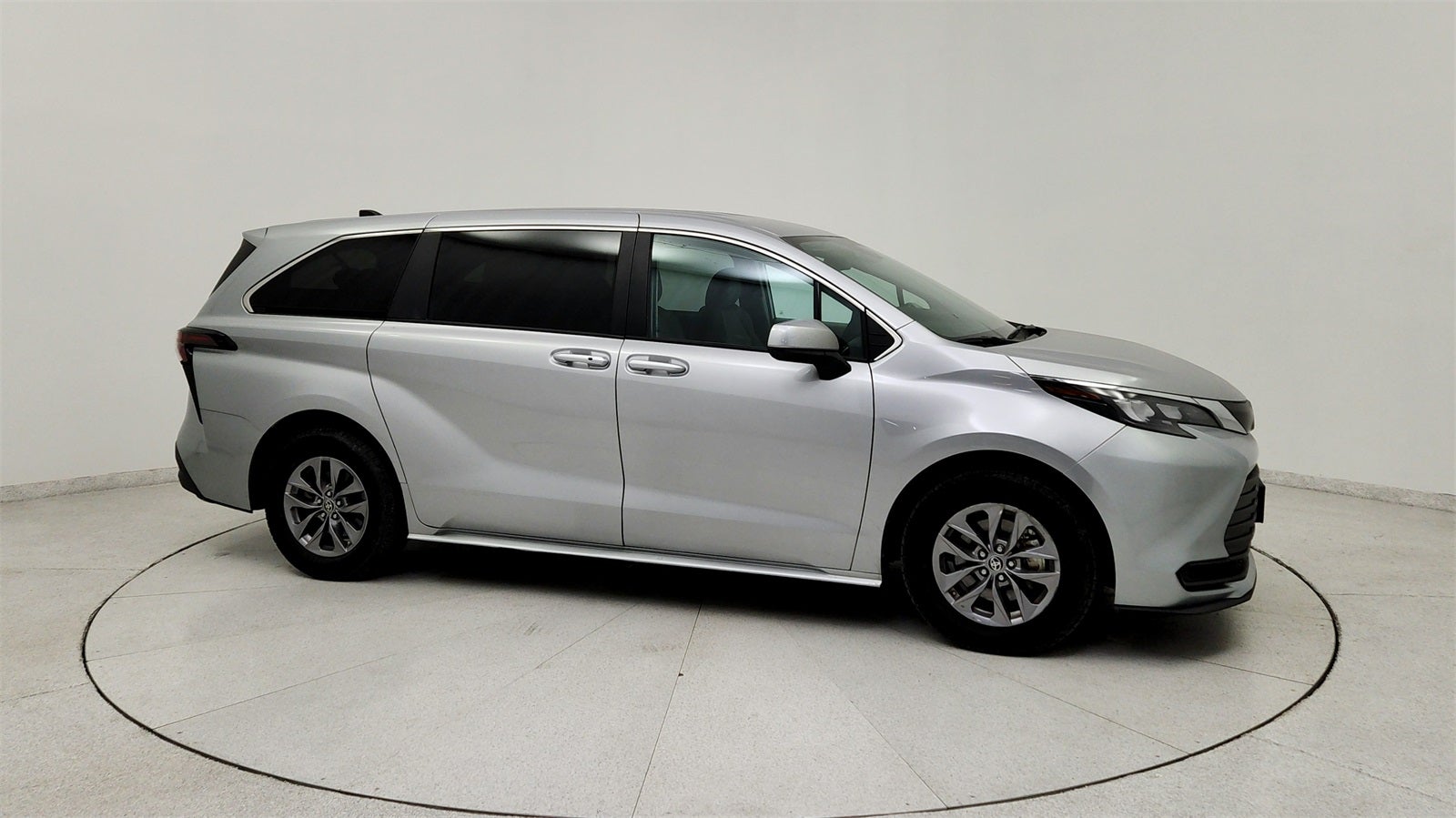 2024 Toyota Sienna LE 8 Passenger