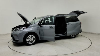 2023 Toyota Sienna XSE 7 Passenger