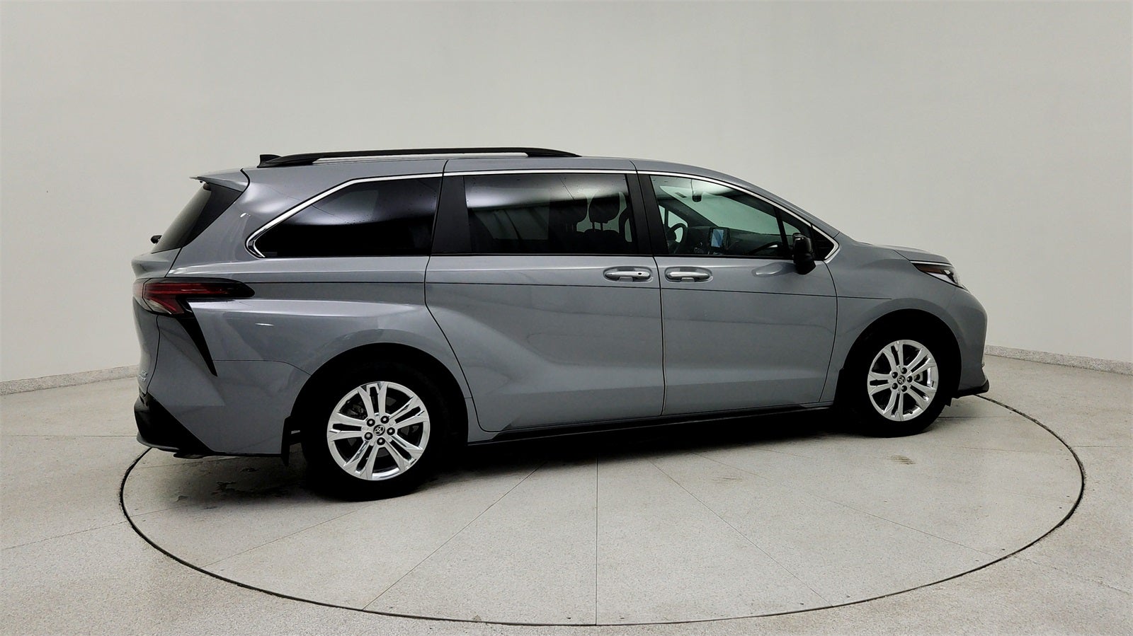 2023 Toyota Sienna XSE 7 Passenger