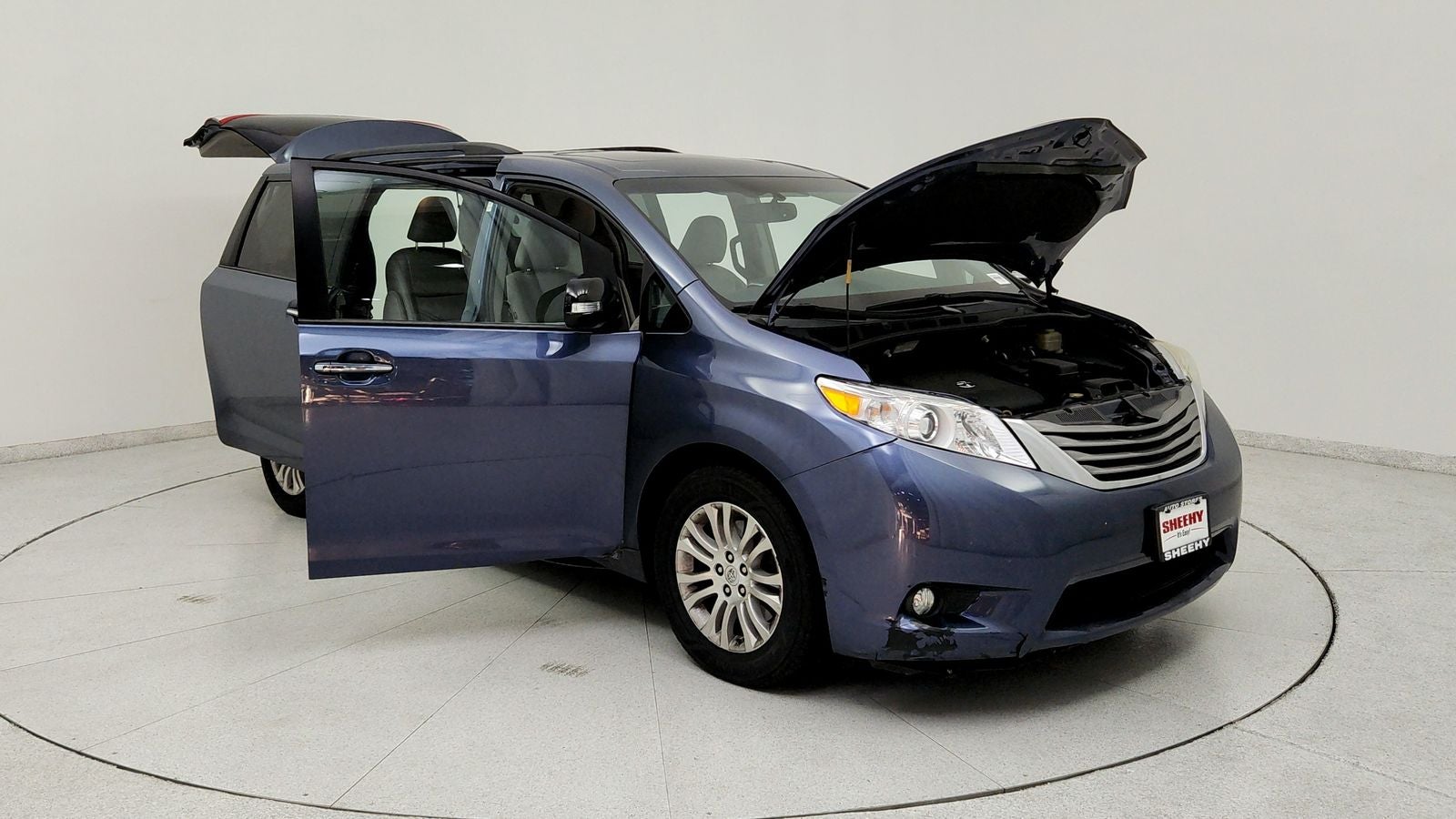 2015 Toyota Sienna XLE 8 Passenger
