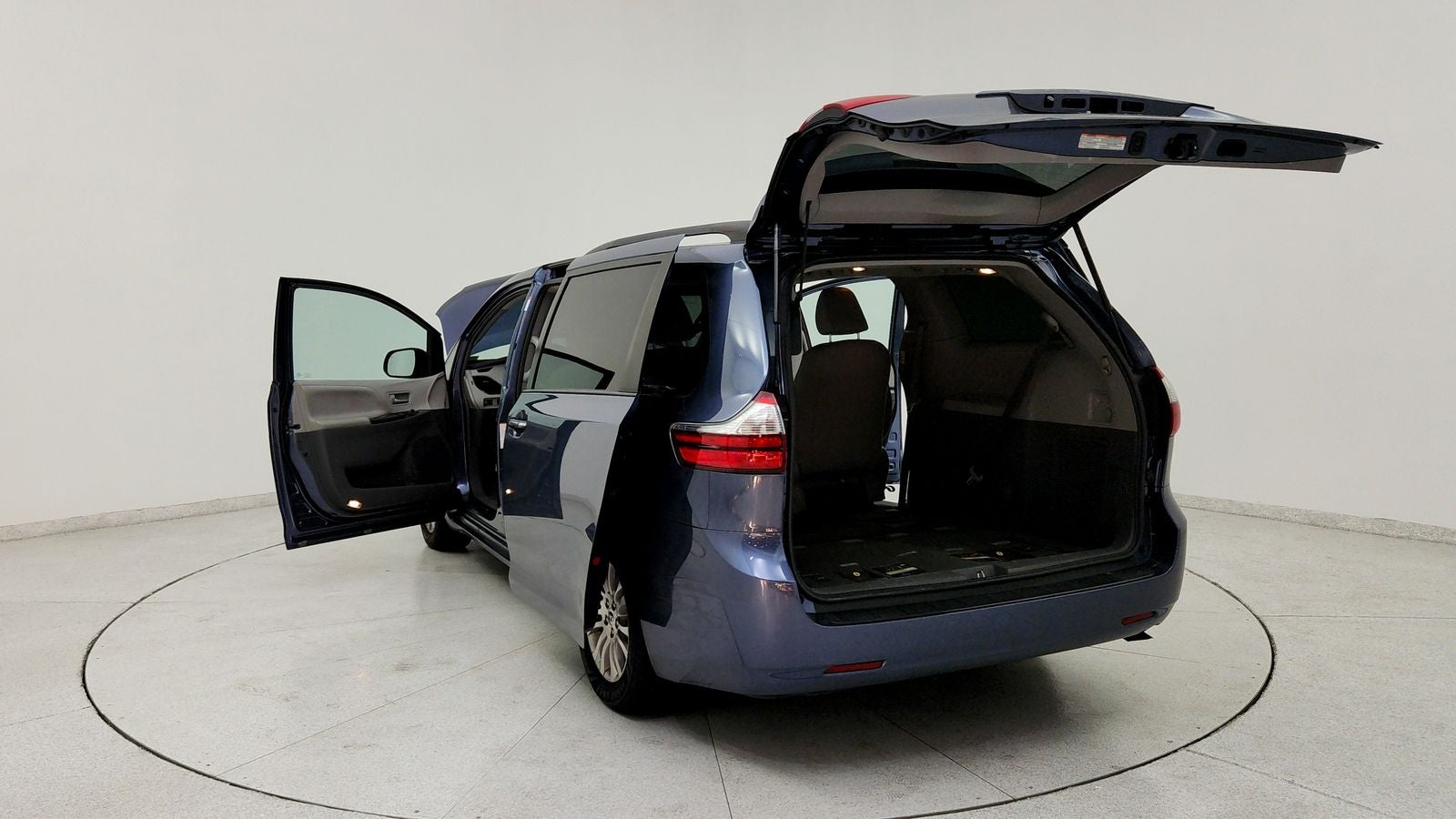 2015 Toyota Sienna XLE 8 Passenger