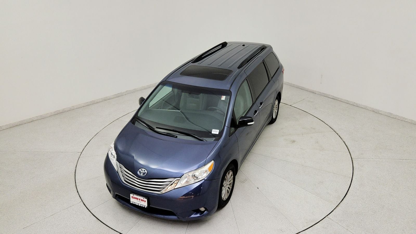 2015 Toyota Sienna XLE 8 Passenger